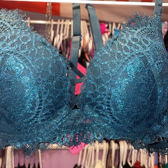 La Senza Hello Sugar 32A fancy glitter green bra good used condition with lace - Picture 3 of 6